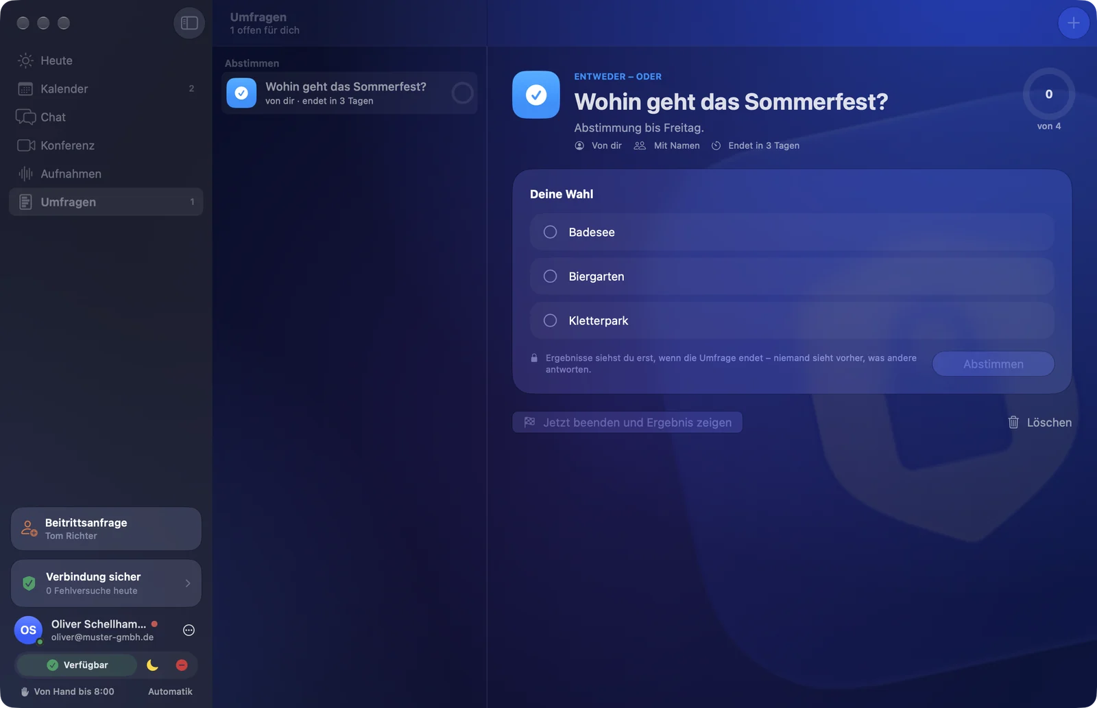 Umfragen: links die Liste in Abstimmen, Ergebnis kommt und Ergebnisse, rechts eine geöffnete Umfrage.